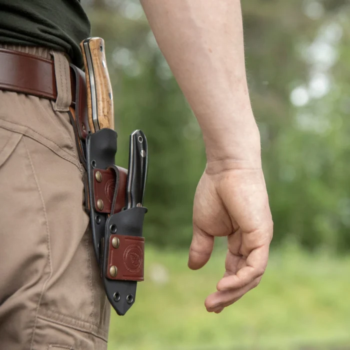 A Casström Short Belt Hanger in cognac colour used for a hunters combo.