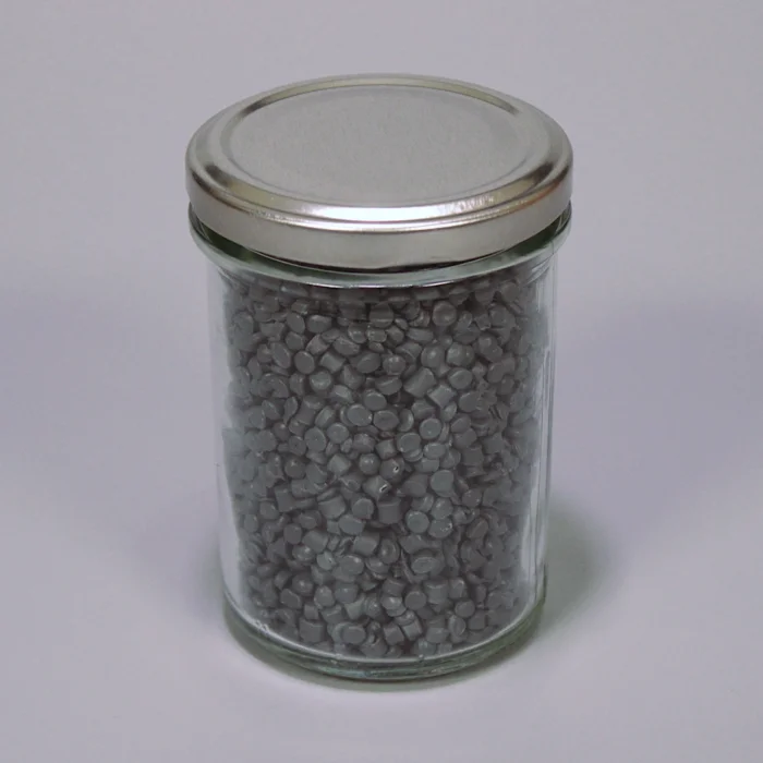 Gefäß gefüllt mit HeviFill Schießsack Fill.